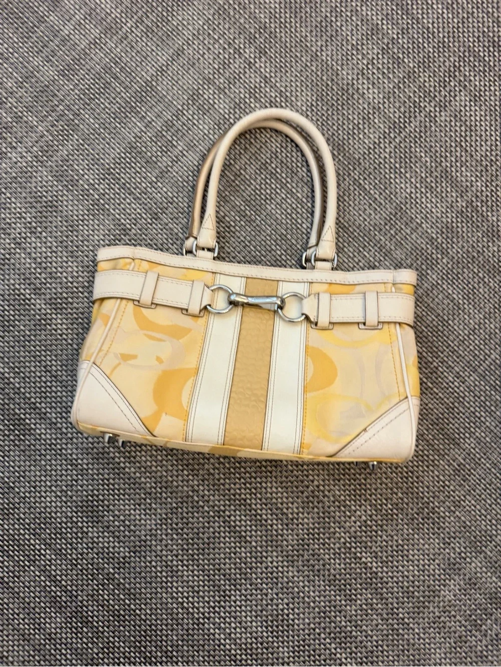 Y2K yellow Coach Hampton’s tote bag lightly used